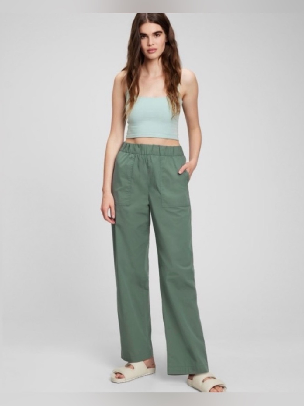 VGUC- GAP ‘Off Duty’ Pull-on High Rise Barrel Khaki Pants